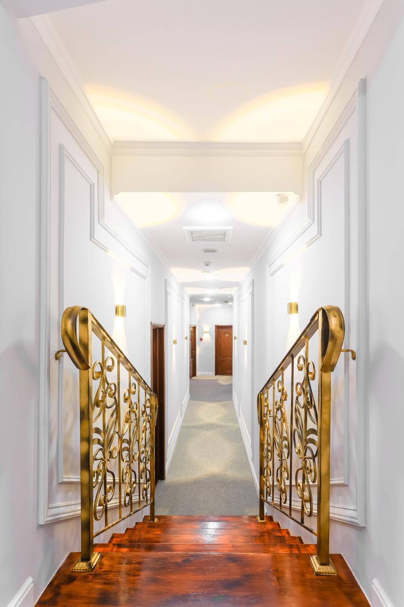 Grand Opera Hotel Almaty Extérieur photo